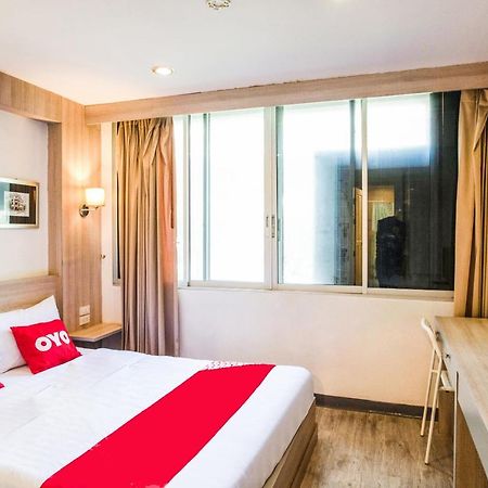 Oyo 437 Hostel Na Nara Бангкок Экстерьер фото
