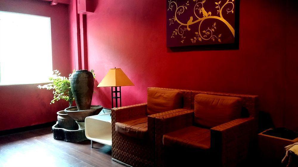 Oyo 437 Hostel Na Nara Бангкок Экстерьер фото