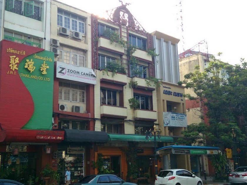 Oyo 437 Hostel Na Nara Бангкок Экстерьер фото