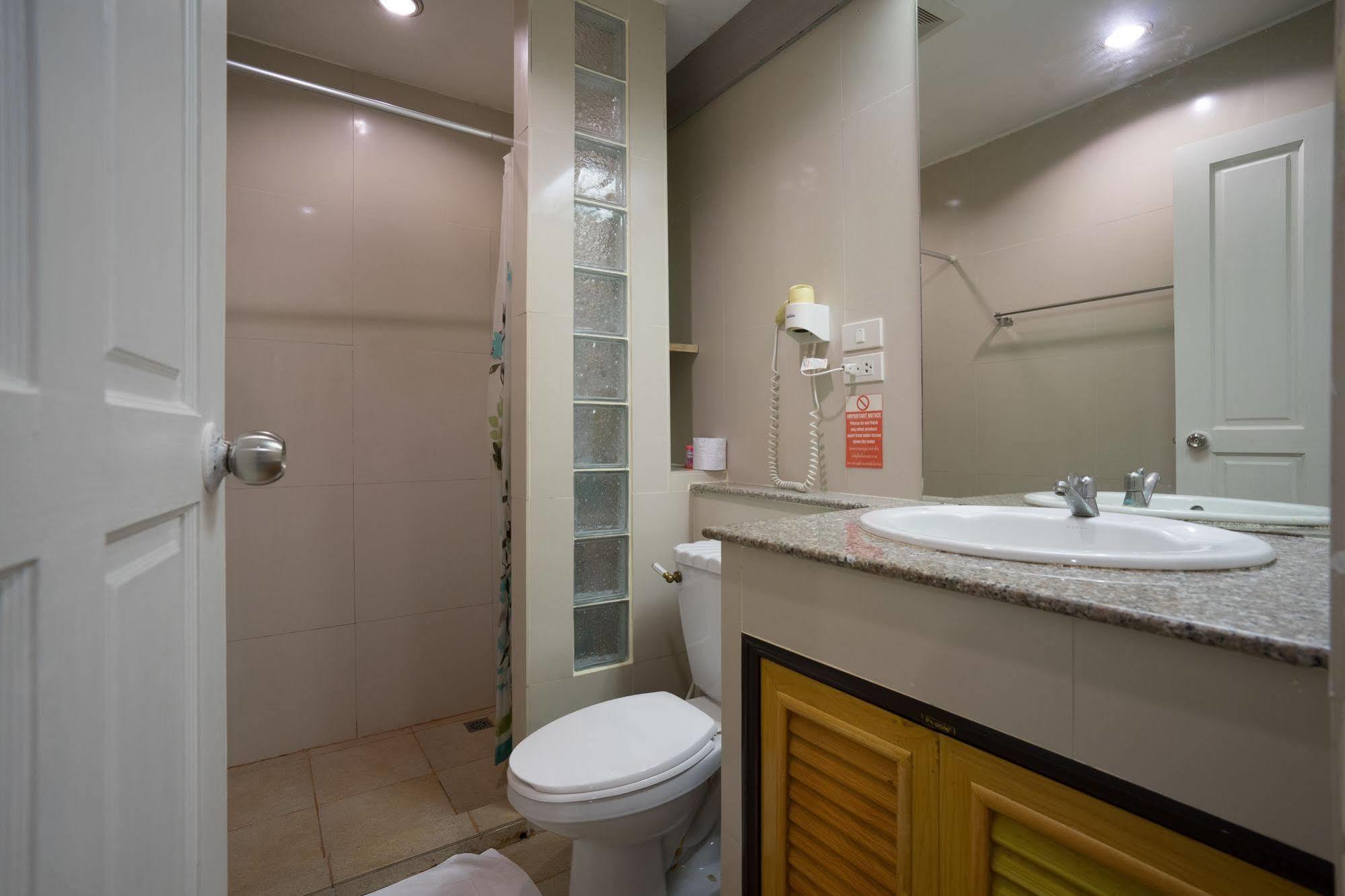 Oyo 437 Hostel Na Nara Бангкок Экстерьер фото