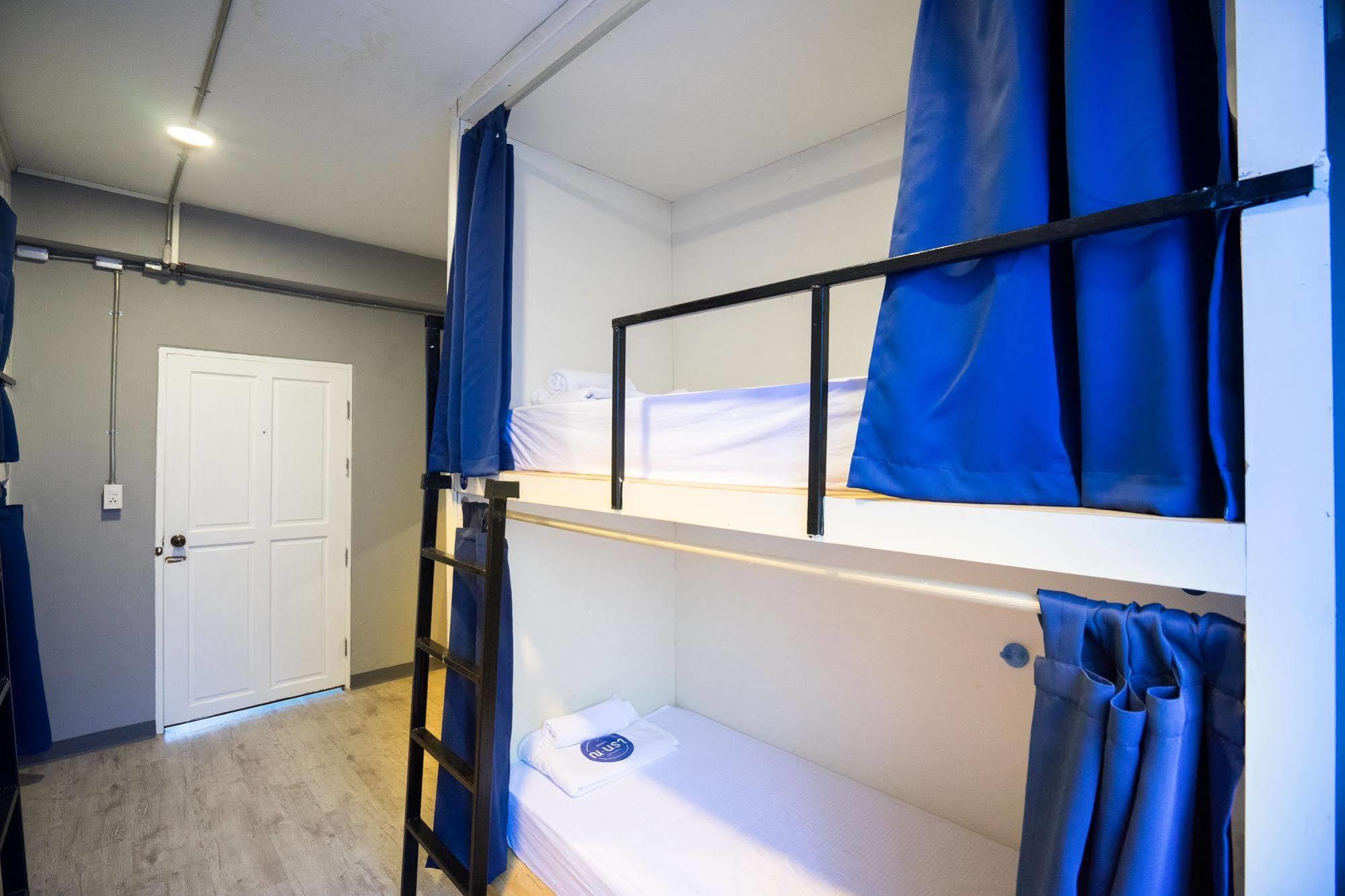 Oyo 437 Hostel Na Nara Бангкок Экстерьер фото