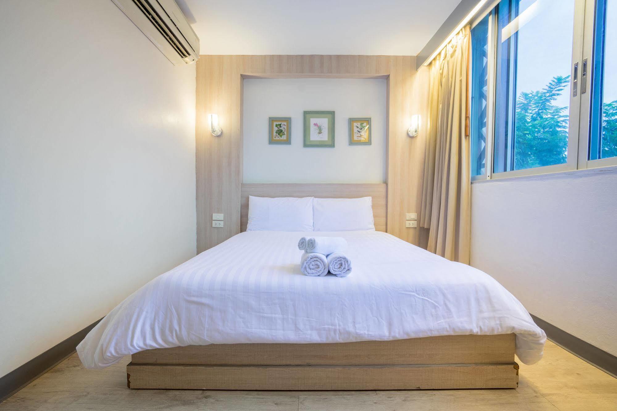 Oyo 437 Hostel Na Nara Бангкок Экстерьер фото