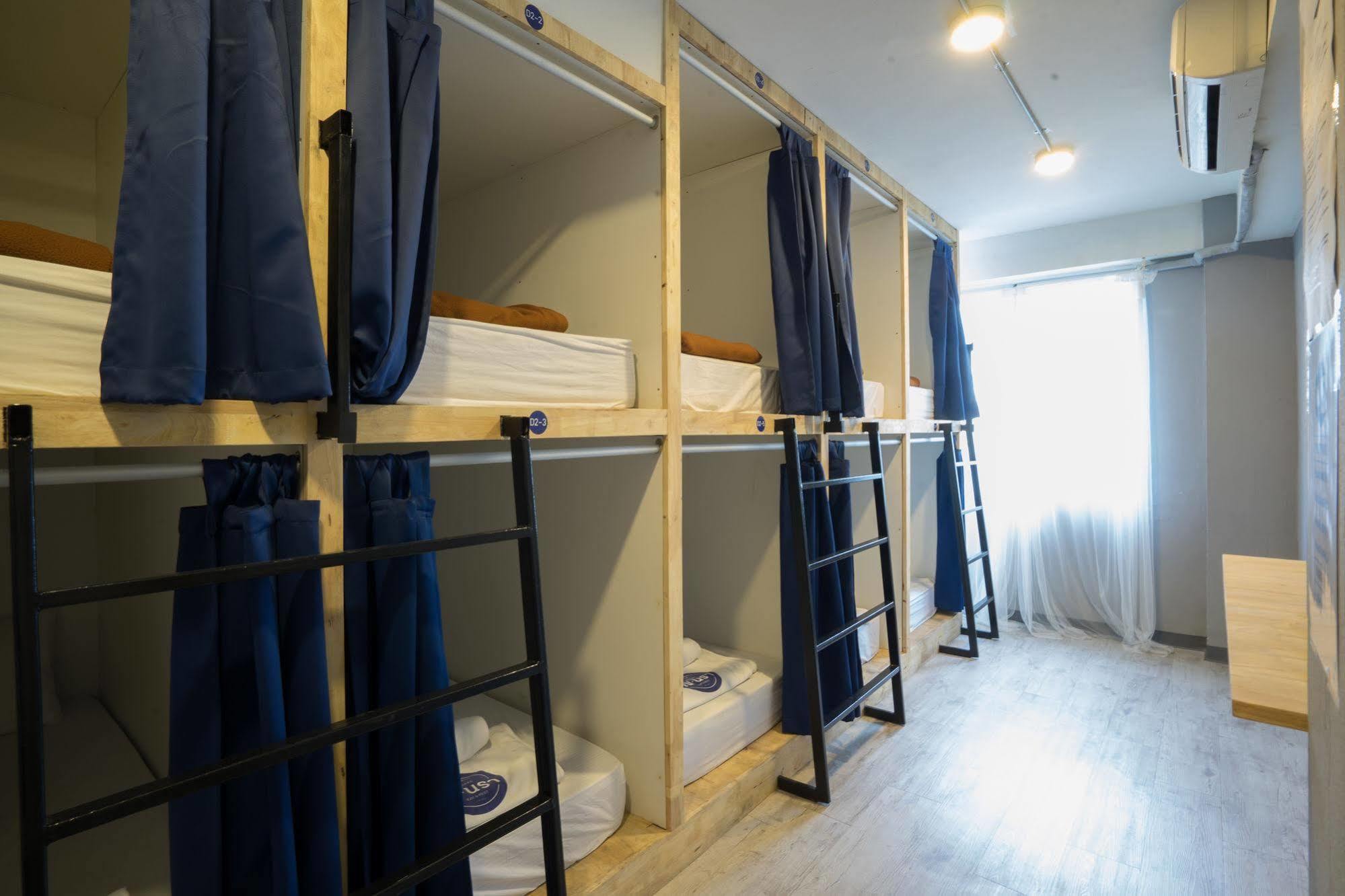 Oyo 437 Hostel Na Nara Бангкок Экстерьер фото