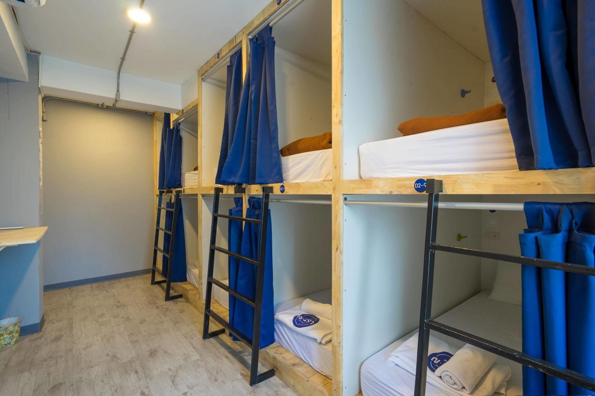 Oyo 437 Hostel Na Nara Бангкок Экстерьер фото