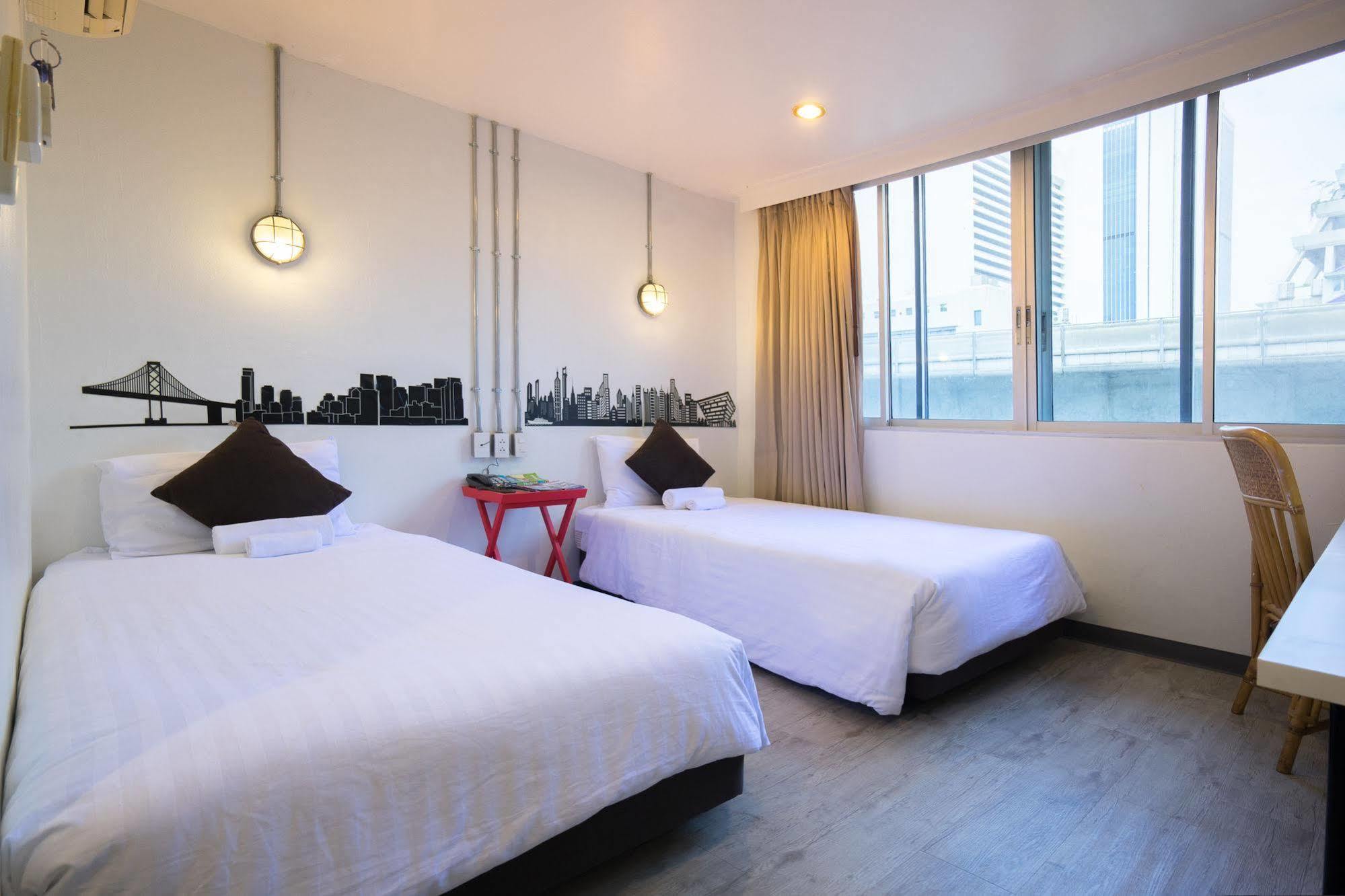 Oyo 437 Hostel Na Nara Бангкок Экстерьер фото