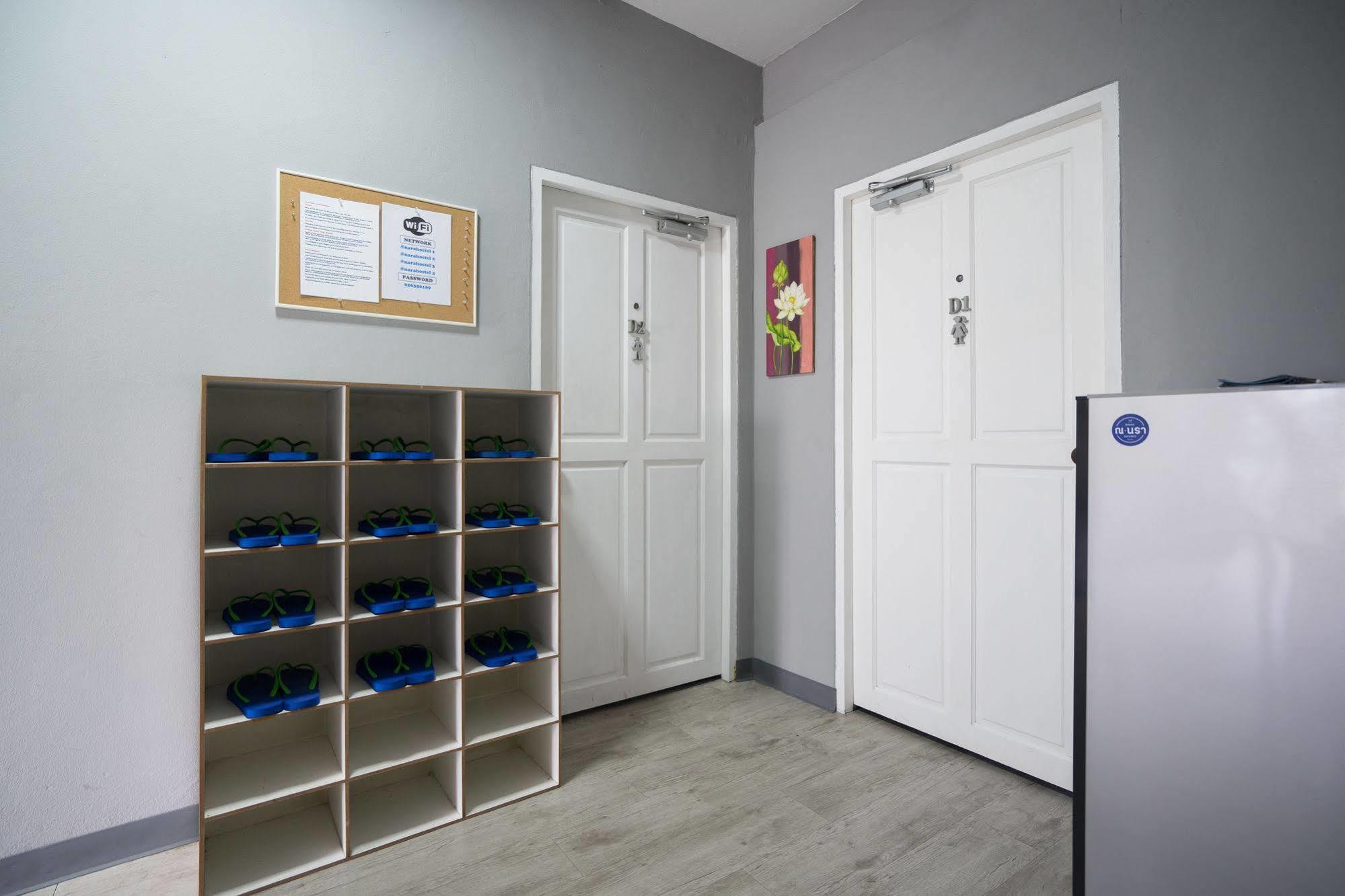 Oyo 437 Hostel Na Nara Бангкок Экстерьер фото