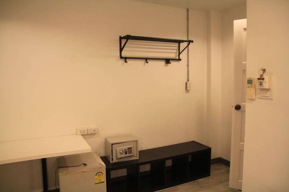 Oyo 437 Hostel Na Nara Бангкок Экстерьер фото
