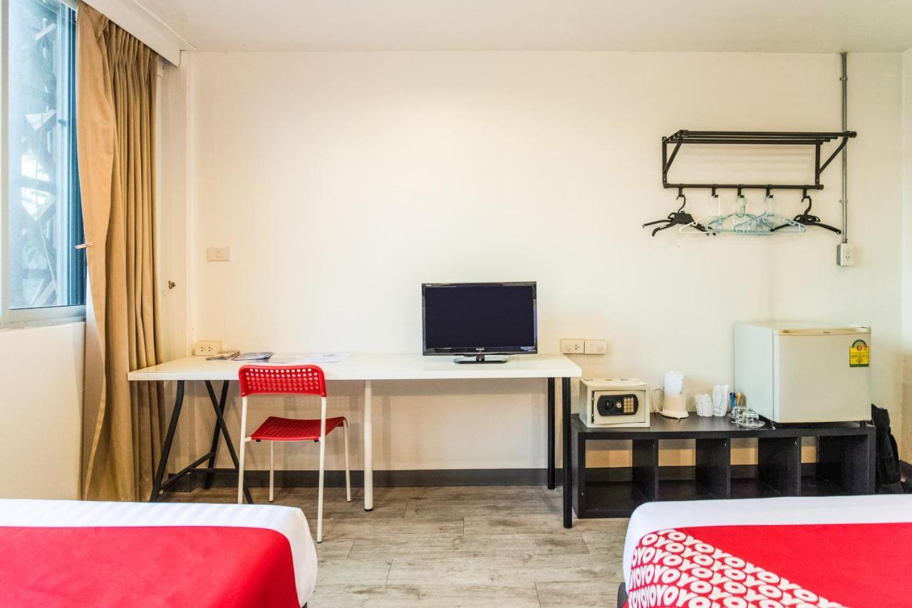 Oyo 437 Hostel Na Nara Бангкок Экстерьер фото