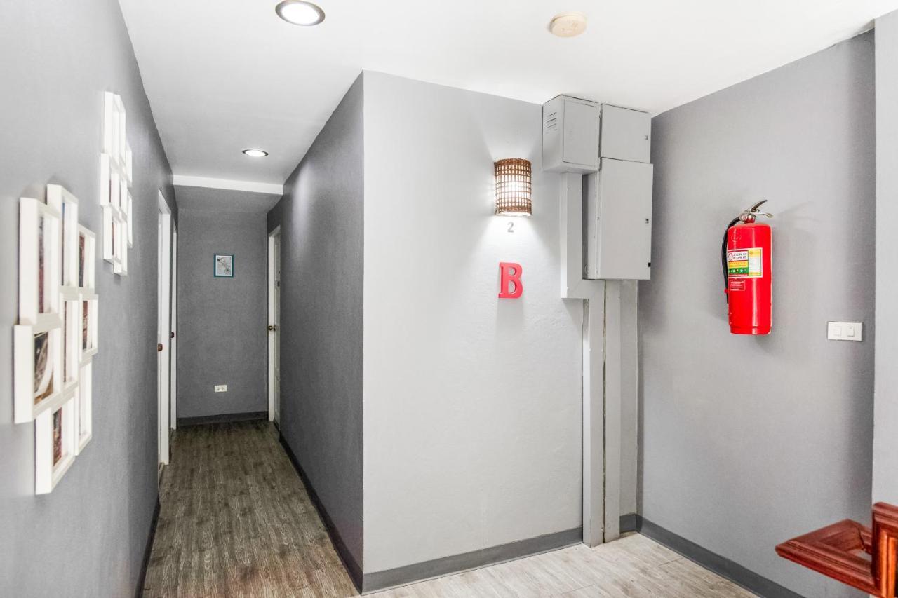 Oyo 437 Hostel Na Nara Бангкок Экстерьер фото