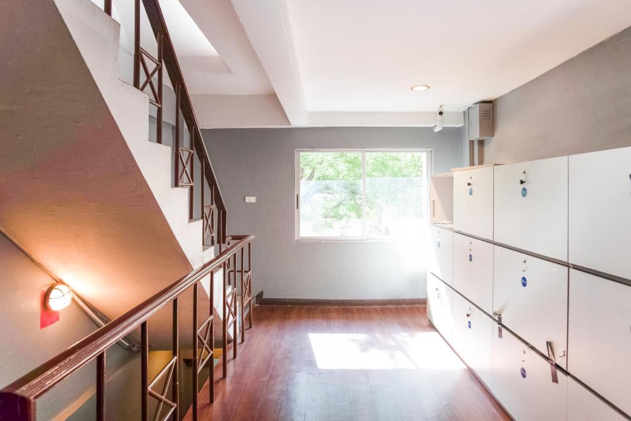 Oyo 437 Hostel Na Nara Бангкок Экстерьер фото