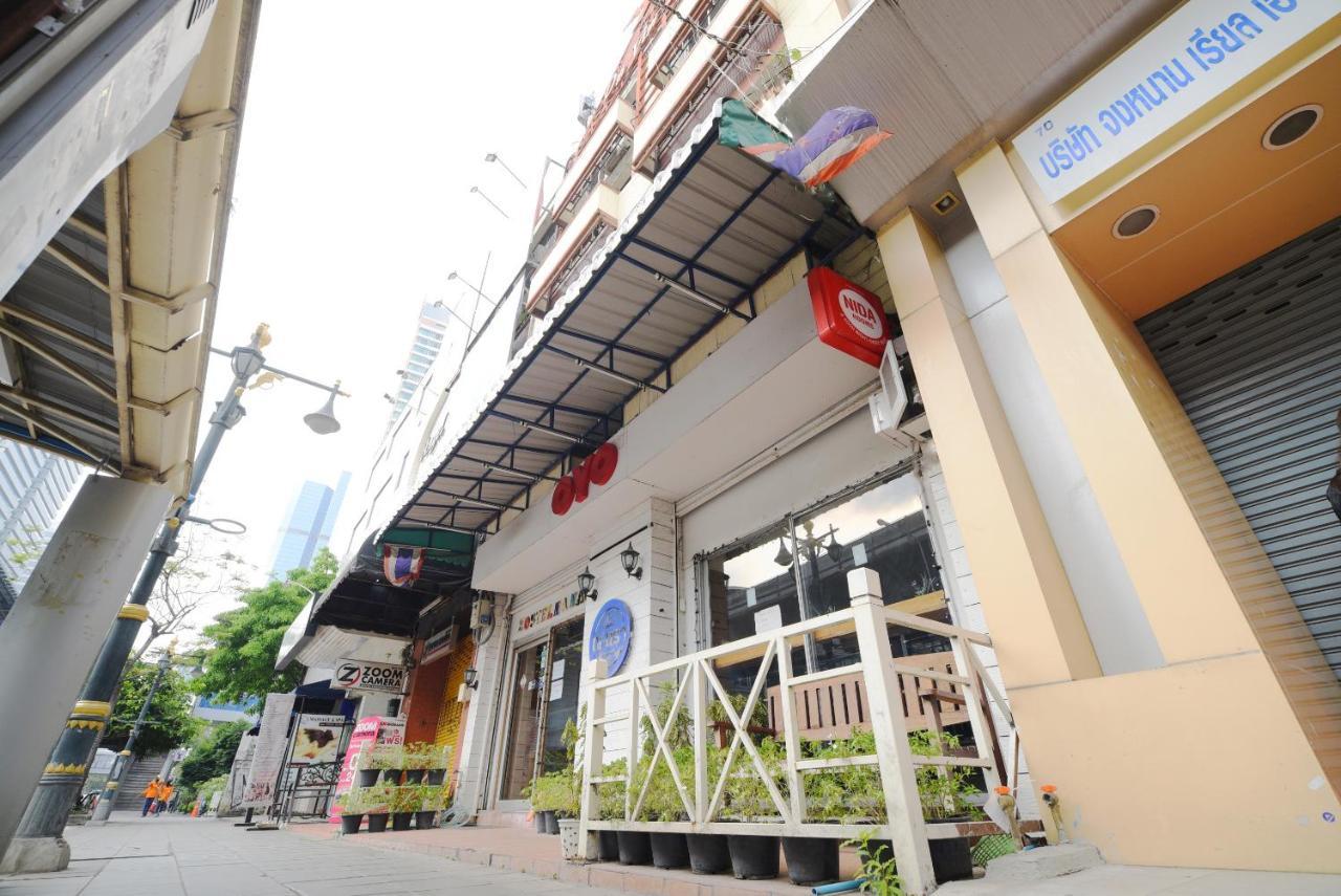 Oyo 437 Hostel Na Nara Бангкок Экстерьер фото