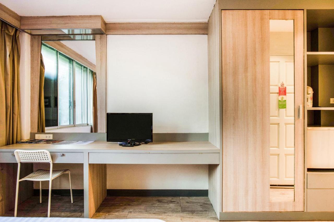 Oyo 437 Hostel Na Nara Бангкок Экстерьер фото